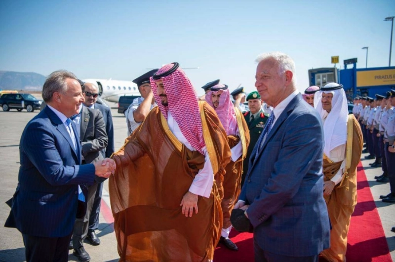 الأمير محمد بن سلمان لدى مغادرته اليونان وفي وداعه بيكرامينوس (واس)