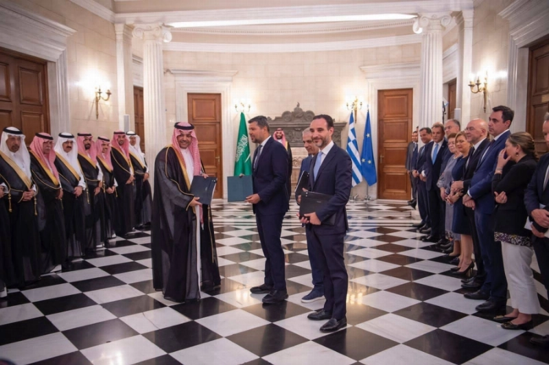 خلال حفل التوقيع (مكة)