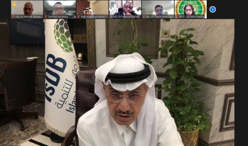 الجاسر خلال ترؤسه الاجتماع (مكة)
