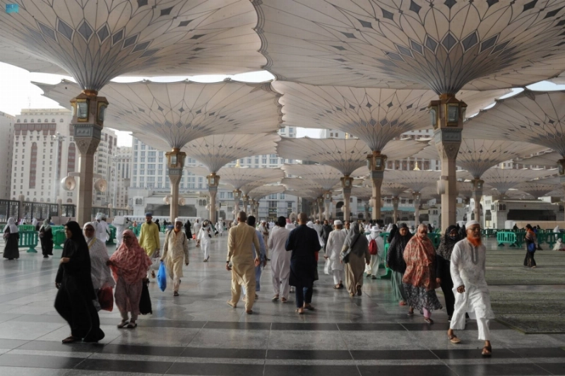 الحجاج لدى وصولهم المسجد النبوي (مكة)