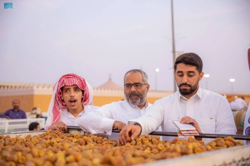 من مهرجان بريدة للتمور (مكة)