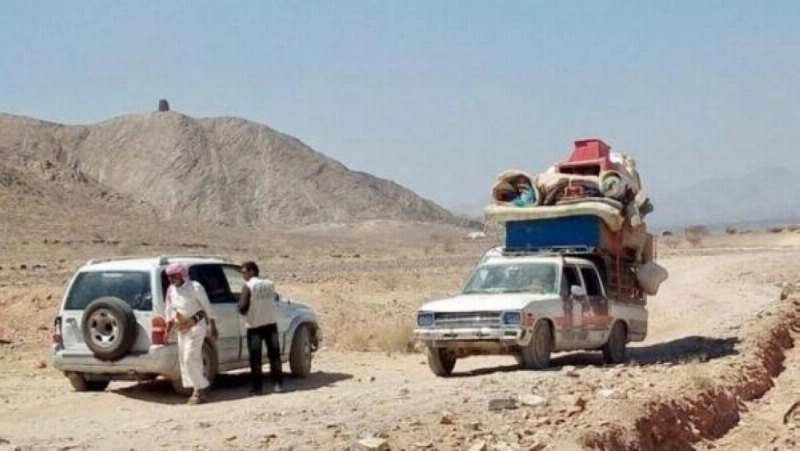 أسر يمنية نازحة بسبب التعنت الحوثي (مكة)