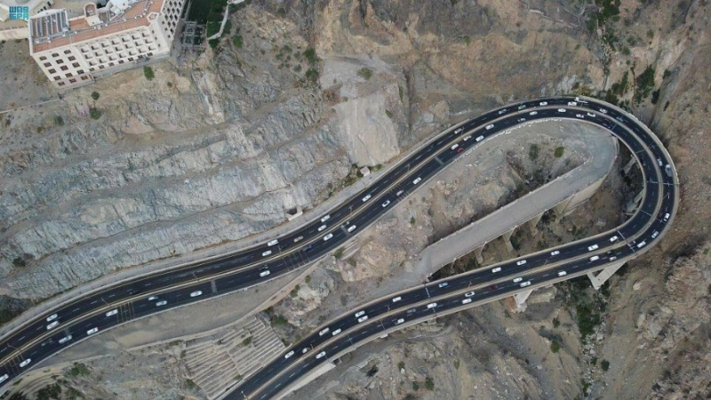 شبكة طرق مميزة تعزز سياحة الطائف (مكة)