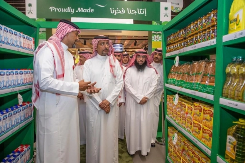 الخريف خلال جولة بأحد المراكز الكبرى