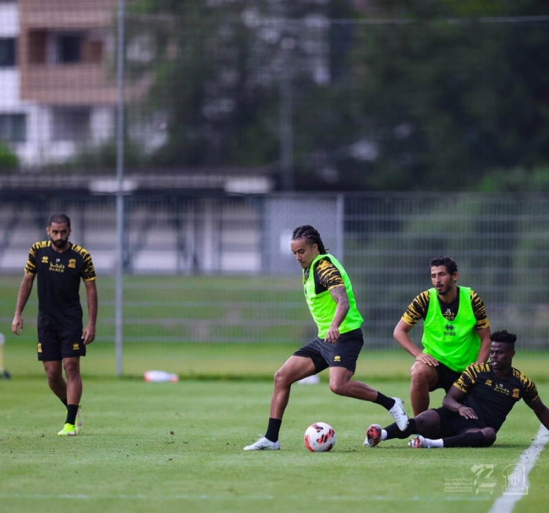 كوستا خلال معسكر الاتحاد