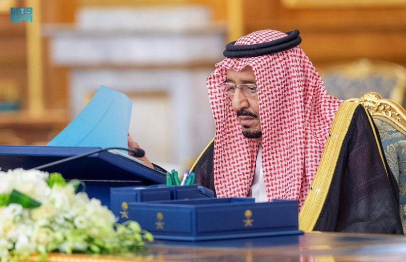 الملك سلمان مترئسا جلسة مجلس الوزراء أمس (واس)