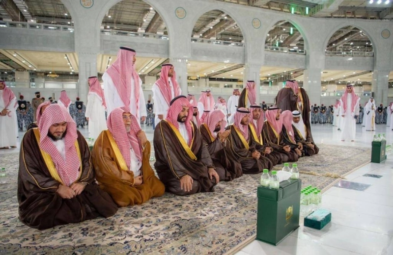 ولي العهد يؤدي ركعتي الطواف (مكة)