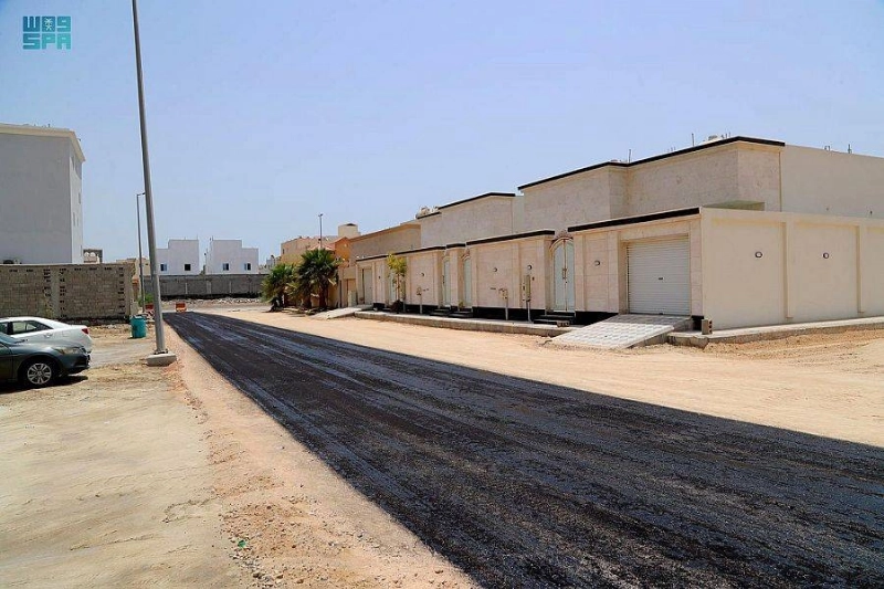 من أعمال السفلتة بالشوارع (مكة)