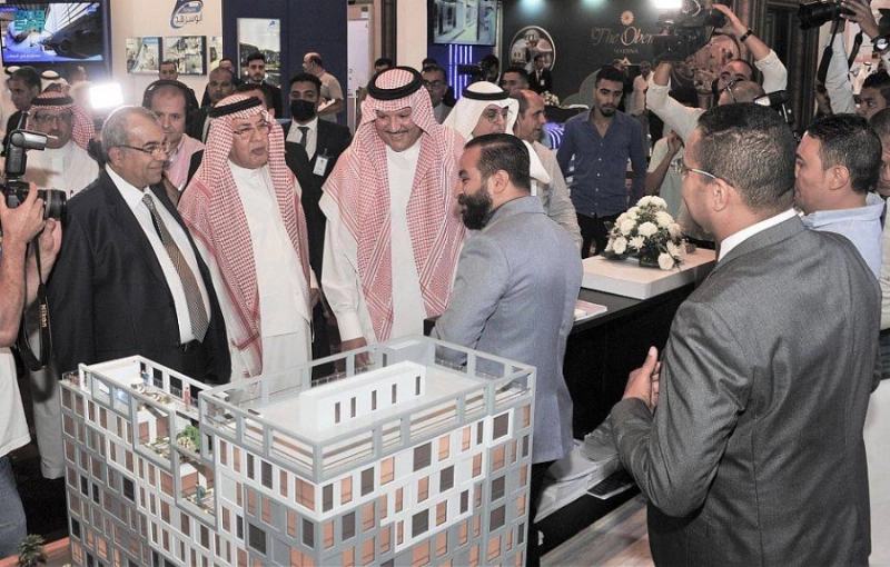 نقلي خلال جولة بالمعرض