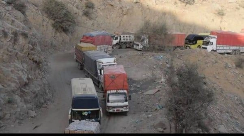 شاحنات تم منعها من قبل الحوثي في لحج (مكة)