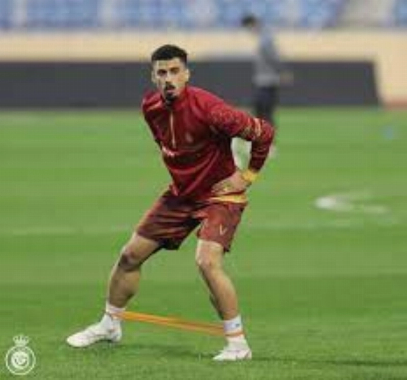 علي لاجامي في تدريبات النصر