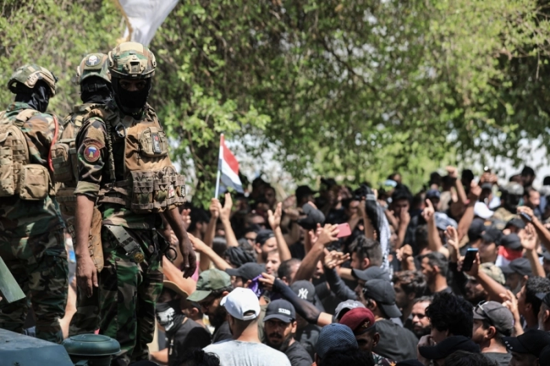 حشود عراقية في الساحة الخضراء
