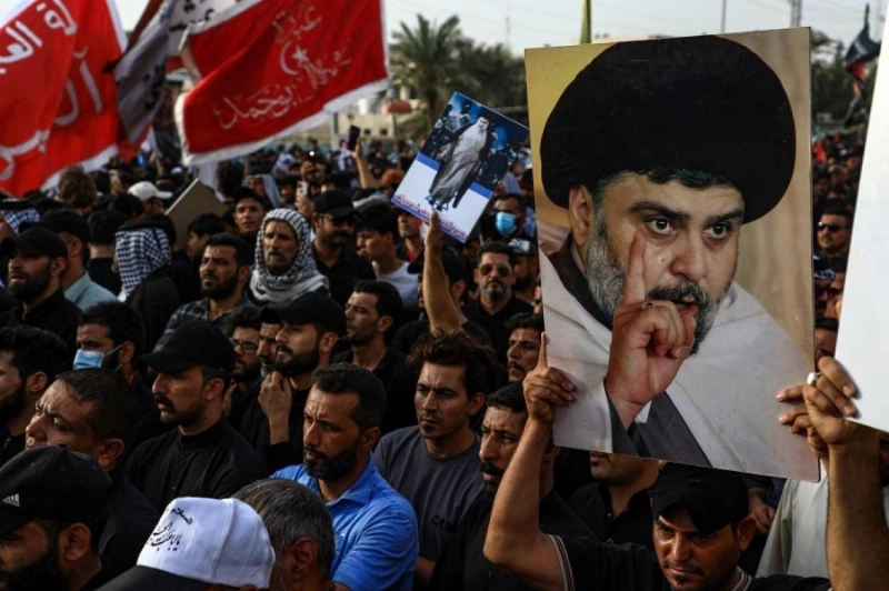 أنصار الصدر يرفعون صورته في إحدى التظاهرات (مكة)