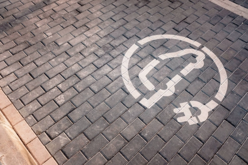 Electric recharging point for electric cars, EVs that pollute le