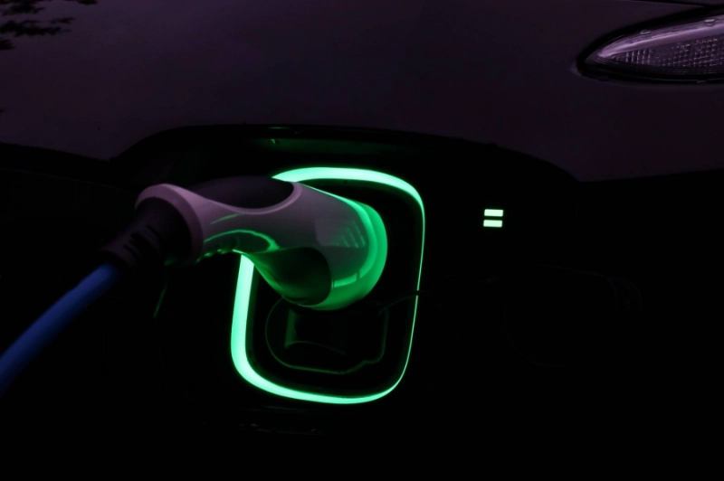 electric-car-charging-at-night-2022-01-30-18-52-14-utc