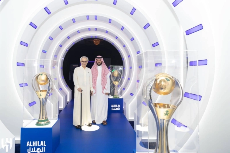الوليد بن طلال يدشن هوية الهلال
