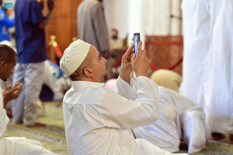 معتمر يوثق زيارته للمسجد النبوي (مكة)