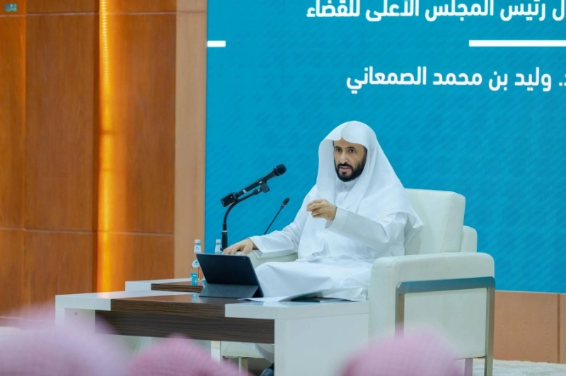الصمعاني ملتقيا القضاة الموجهين حديثا (مكة)