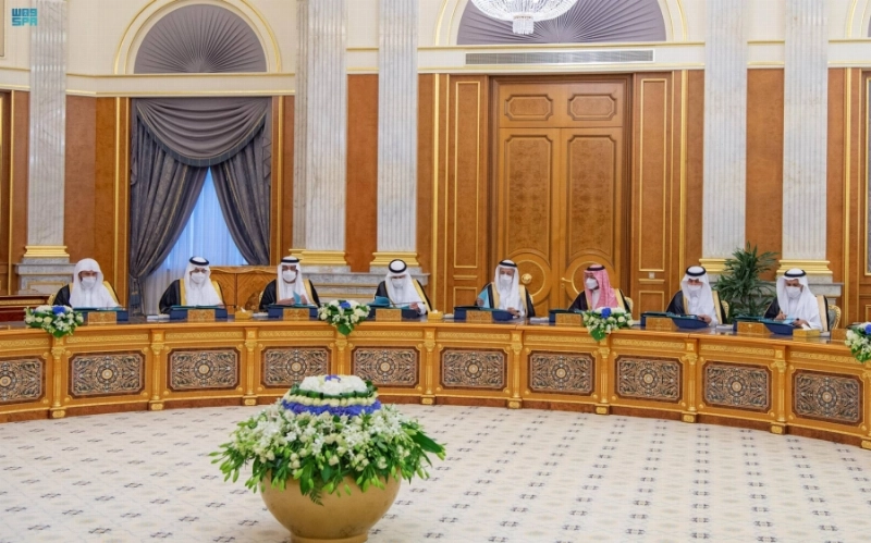 خادم الحرمين خلال ترؤسه جلسة مجلس الوزراء أمس (واس)