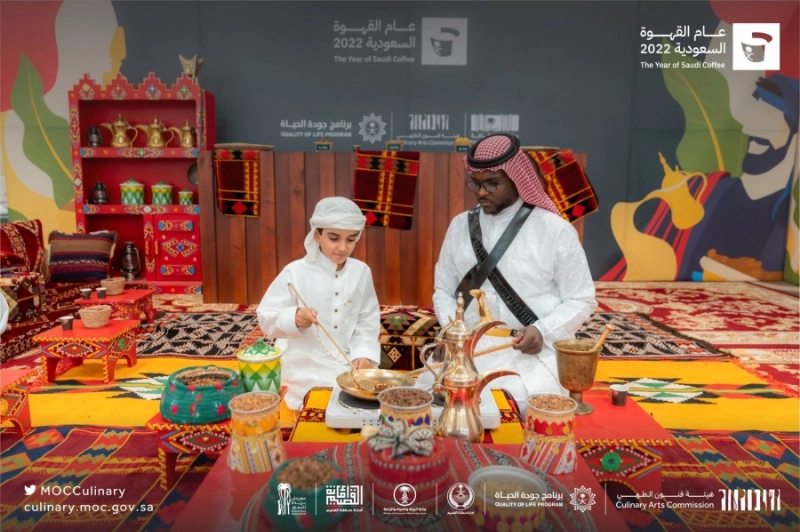تجهيز القهوة السعودية بالطريقة التقليدية في مهرجان بريدة
