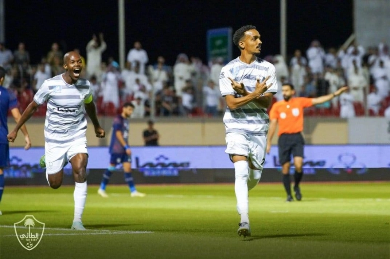 فرحة لاعب الطائي