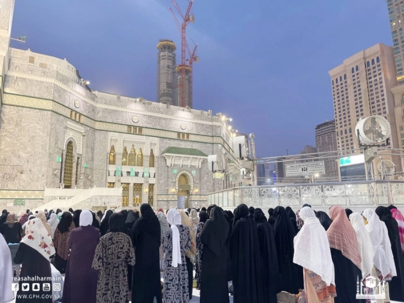 خدمة التنقل النسائية داخل البيت العتيق