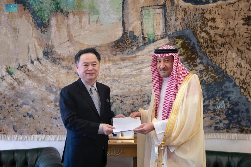 وليد الخريجي خلال استقباله تشن وي تشينغ (واس)