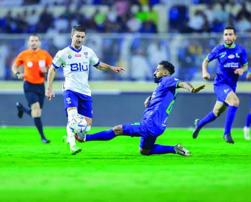 من مباراة الهلال والفتح
