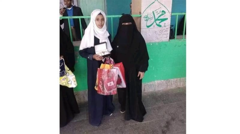 الطالبة المفصولة مع مديرتها (مكة)
