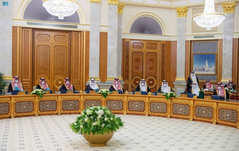 من جلسة مجلس الوزراء في جدة أمس