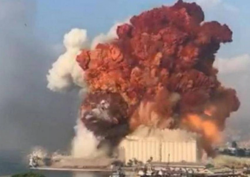 لحظة وقوع انفجار مرفأ بيروت (مكة)