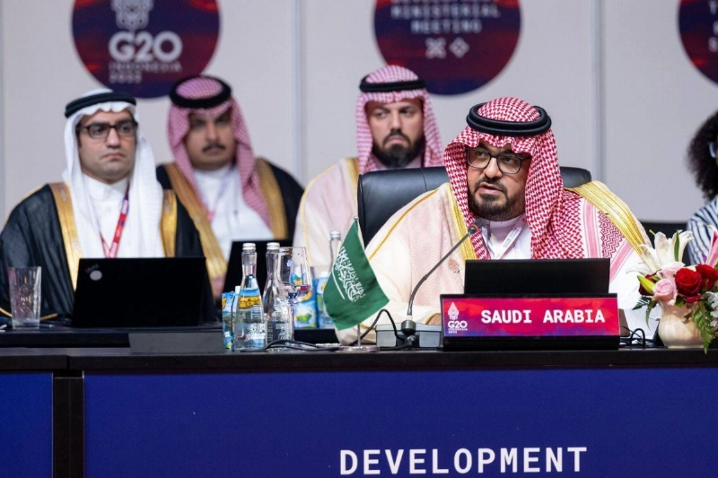 الإبراهيم خلال الاجتماع (مكة)