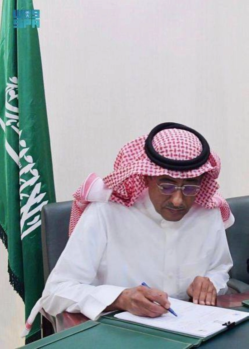البيز يوقع اتفاقية المساعدات (واس)
