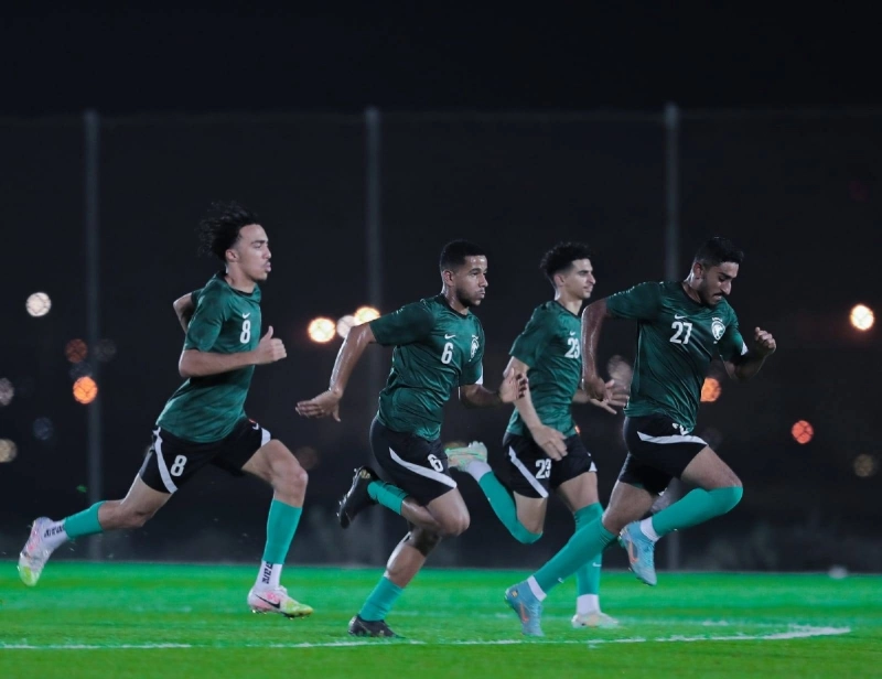 اخضر الشباب خلال التدريبات