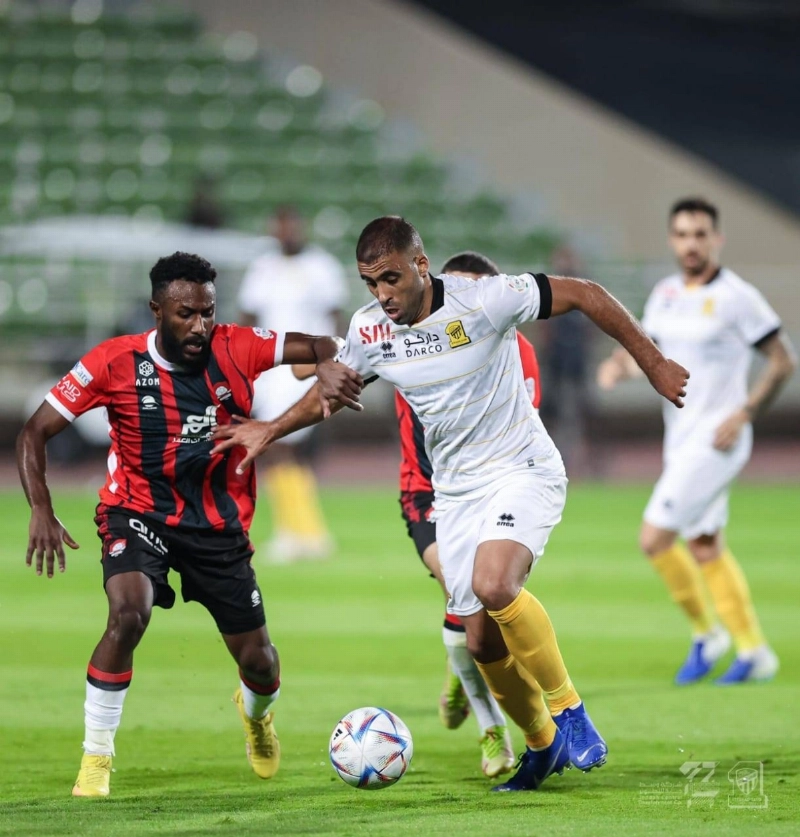 من مباراة الاتحاد والرائد