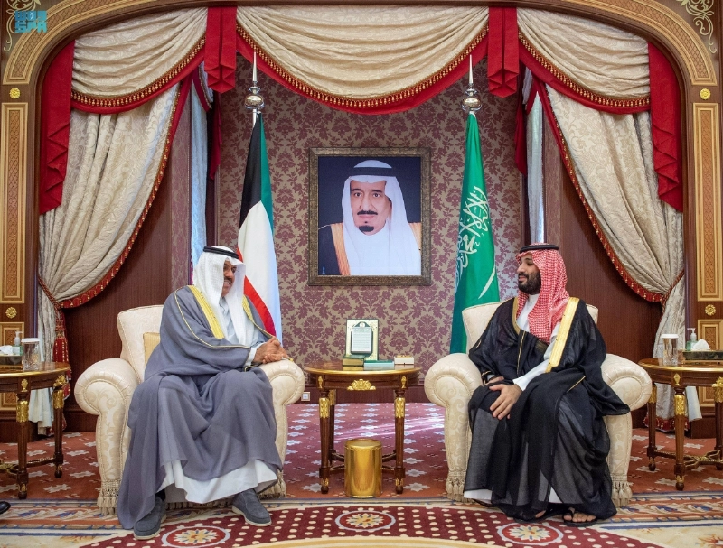الأمير محمد بن سلمان خلال استقباله الشيخ أحمد الصباح (واس)