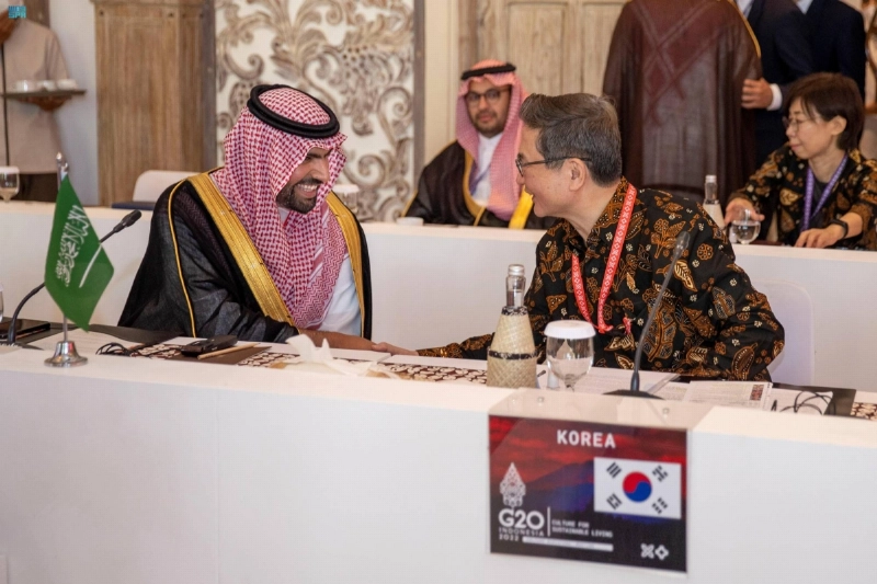 حوار على هامش الاجتماع بين وزيري الثقافة السعودي والإندونيسي (مكة)