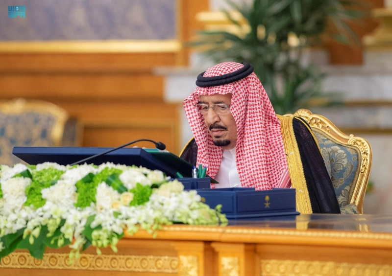 خادم الحرمين لدى ترؤسه جلسة مجلس الوزراء أمس (واس)
