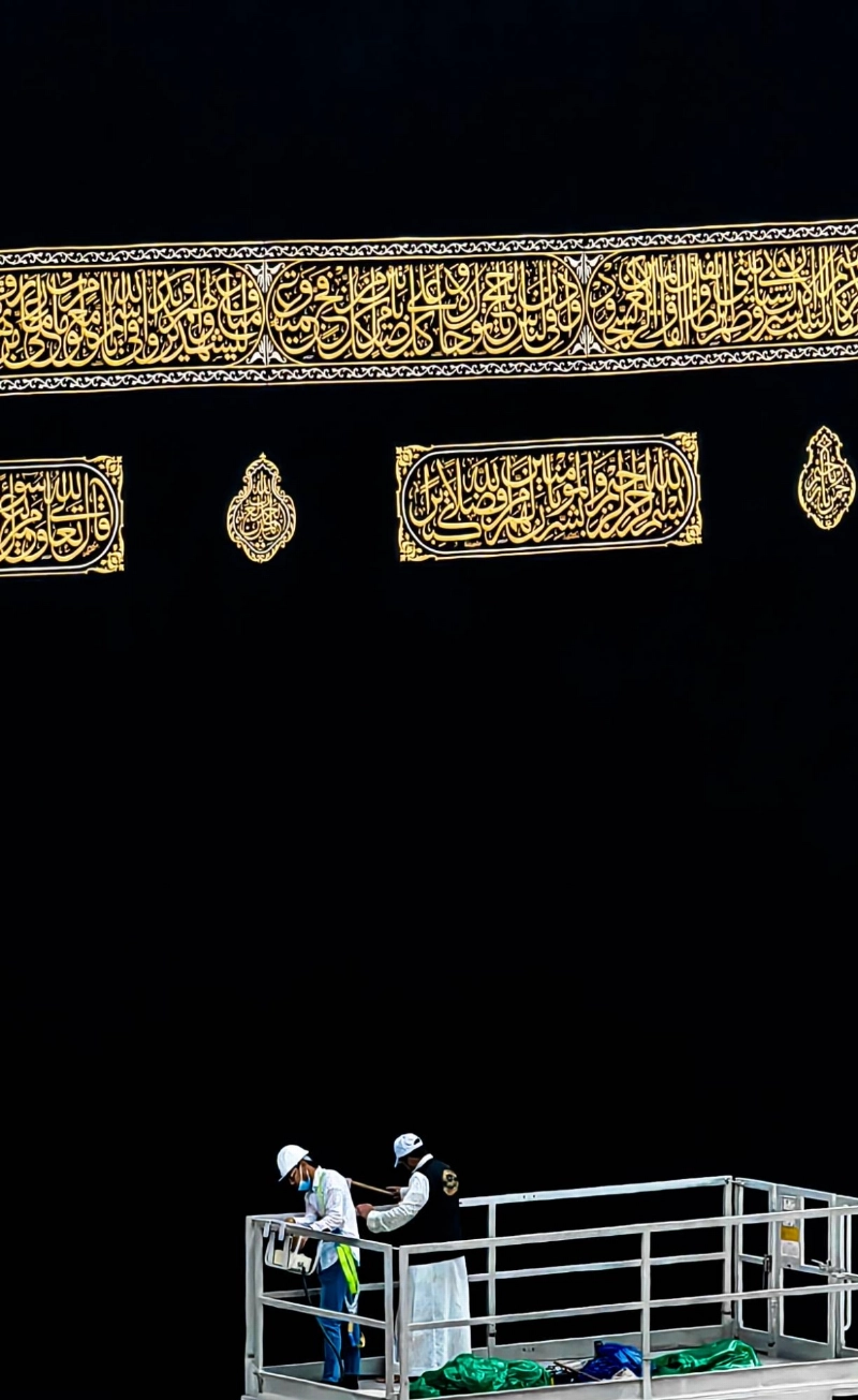 من أعمال صيانة كسوة الكعبة المشرفة (أنس الحارثي)