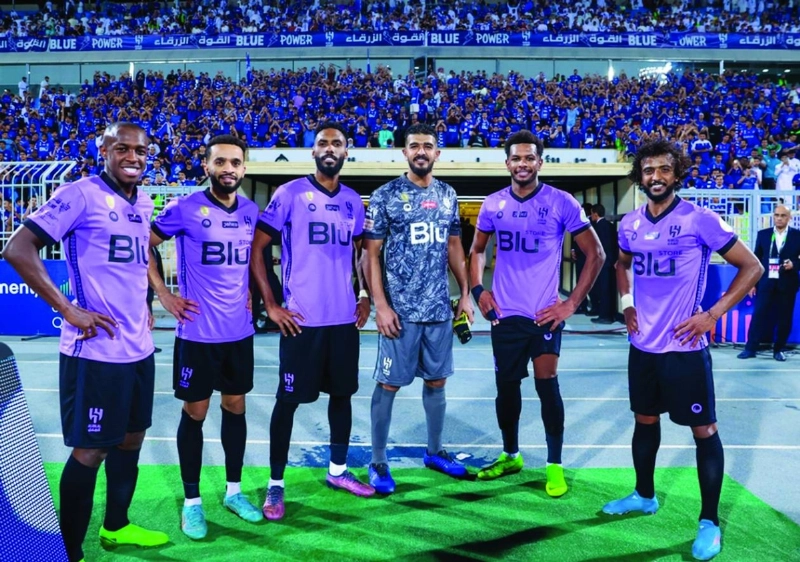 دفاع الهلال يحتفل بالفوز