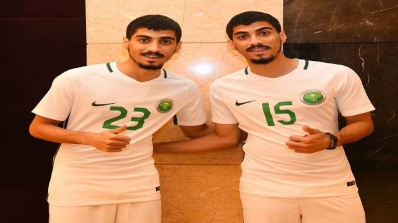 علي وحسن لاجامي بقميص المنتخب السعودي