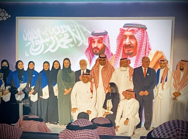نوابغ المستقبل خلال تقديمهم