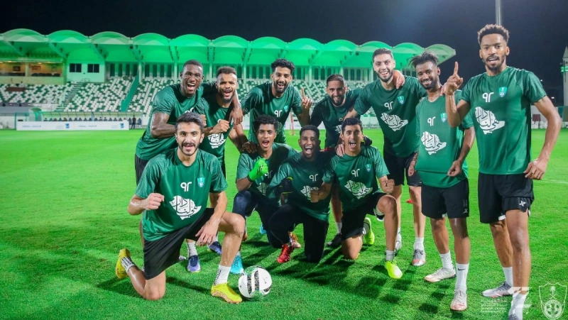 لاعبو الأهلي خلال التدريبات