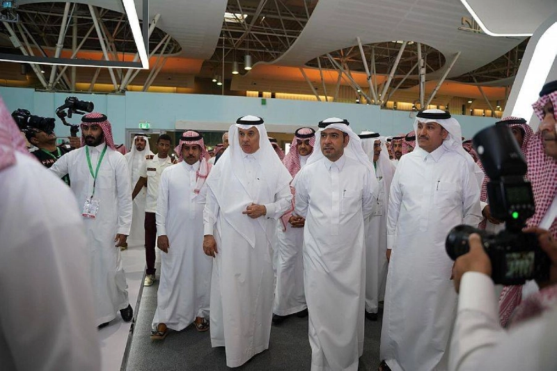 الوزراء خلال جولة بالمعرض