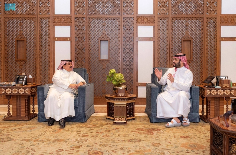 الأمير محمد بن سلمان خلال استقباله ملك البحرين
