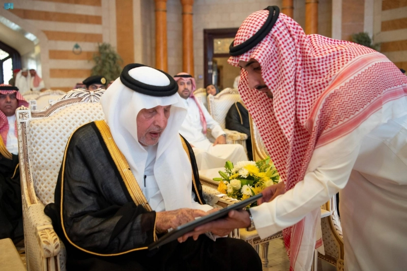 الأمير خالد الفيصل خلال تدشينه استكمال المشروع (مكة)