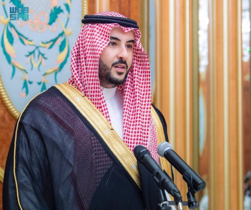 خالد بن سلمان يؤدي القسم