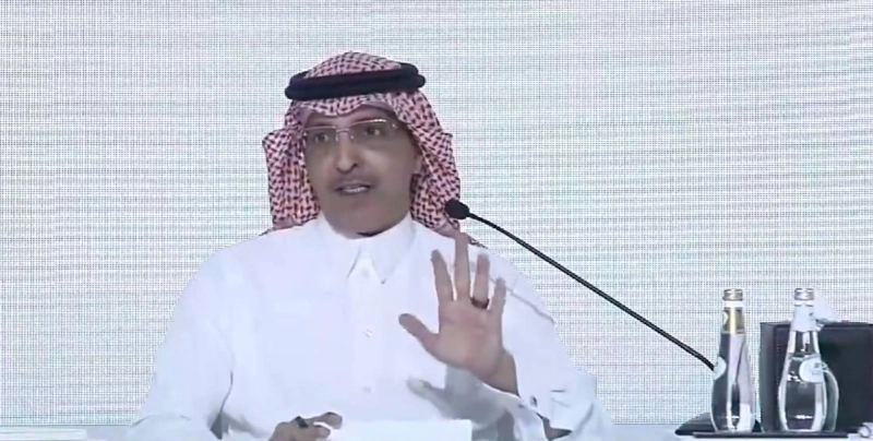 الجدعان متحدثا في الندوة
