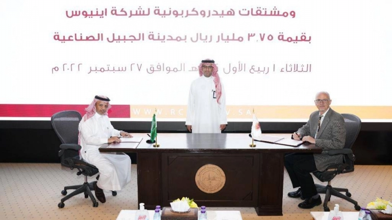 خلال توقيع إحدى الاتفاقيتين