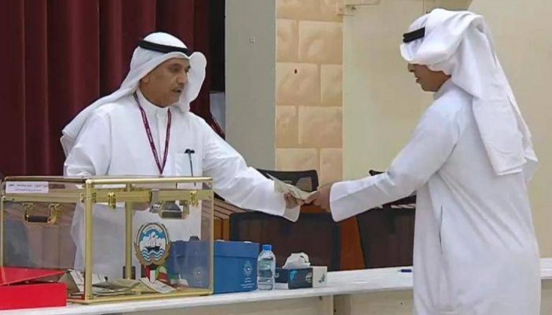 عملية الاقتراع في انتخابات الأمة الكويتي (مكة)